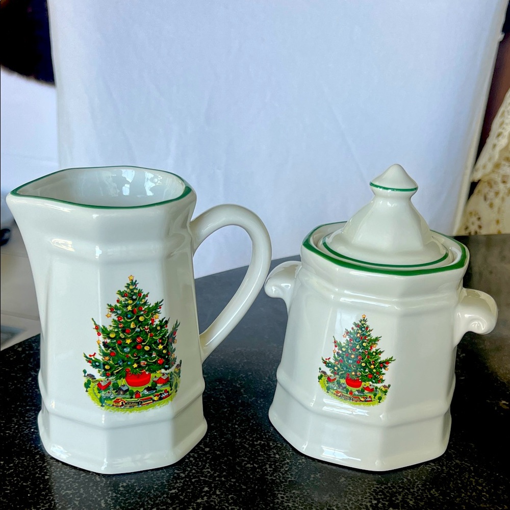 NWOT Pfaltzgraff Christmas heritage porcelain white creamer and sugar set
